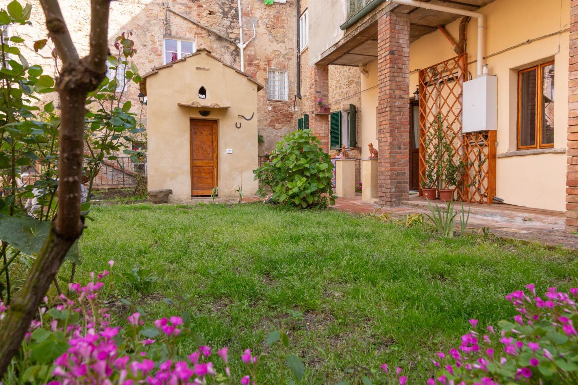 Il Cantuccio- Appartamento In Centro Con Giardino Вольтерра Экстерьер фото