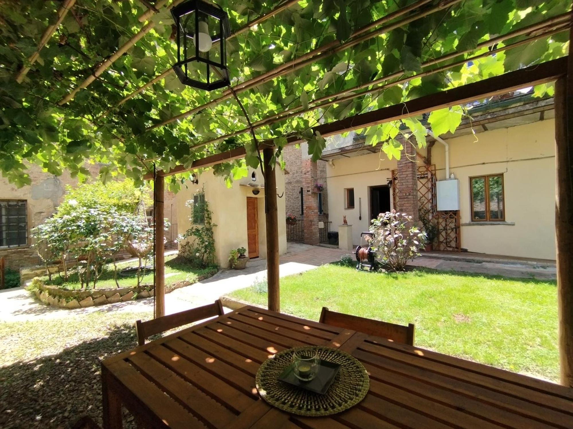 Il Cantuccio- Appartamento In Centro Con Giardino Вольтерра Экстерьер фото